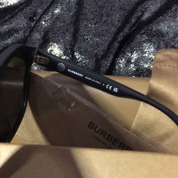 💯 NIB Burberry Men’s Sunglasses 😎 - Picture 4 of 4